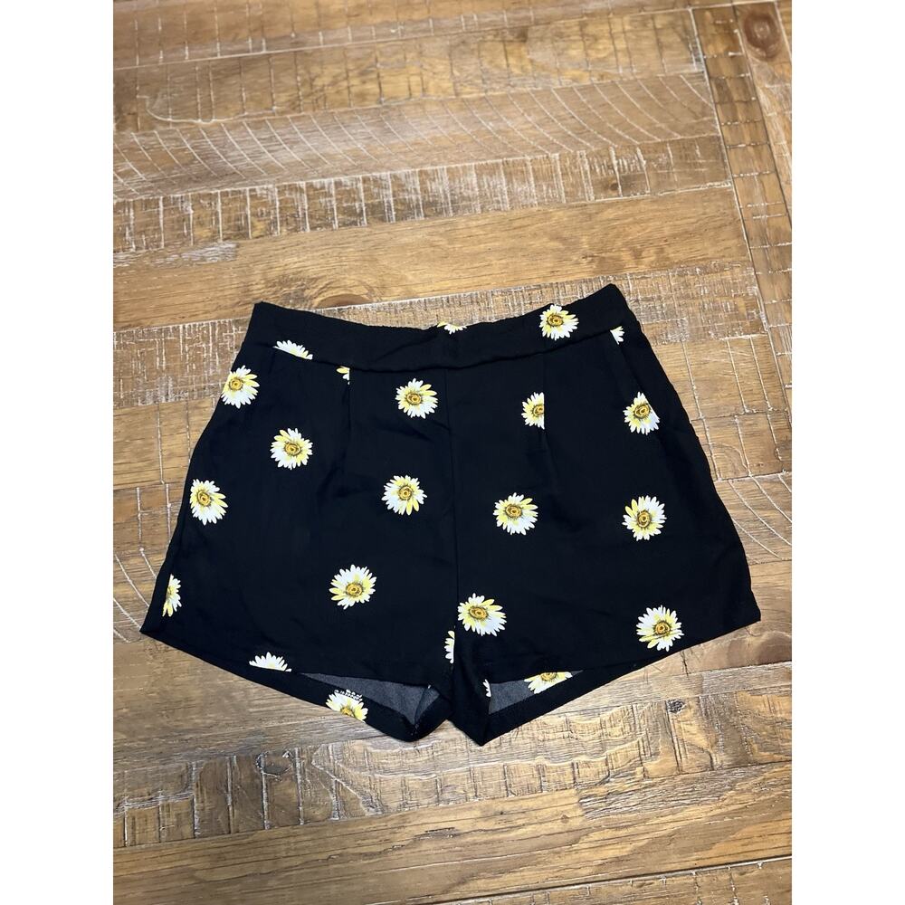 Black Floral High Waist Women’s Shorts Size Large Made In USA